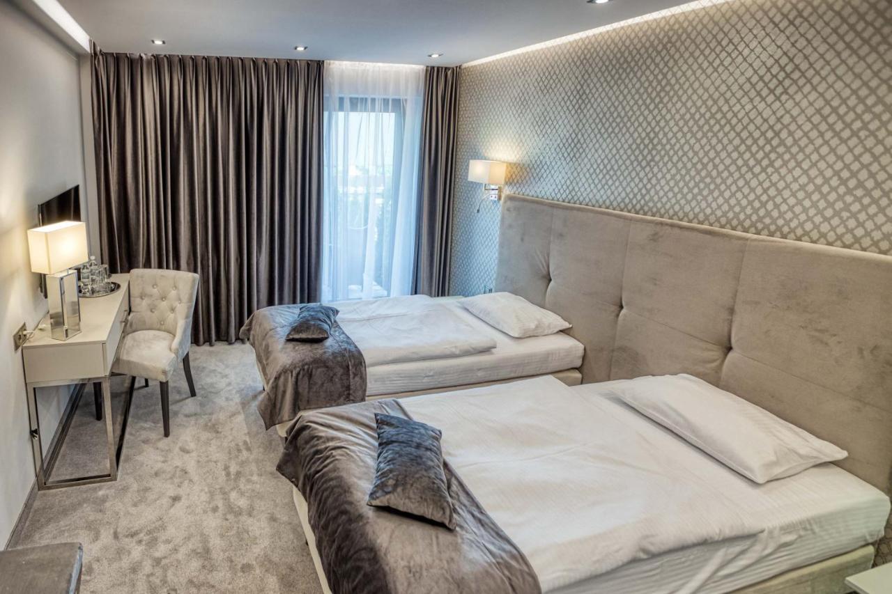 Hotel Bialy Dom ريبنيك المظهر الخارجي الصورة